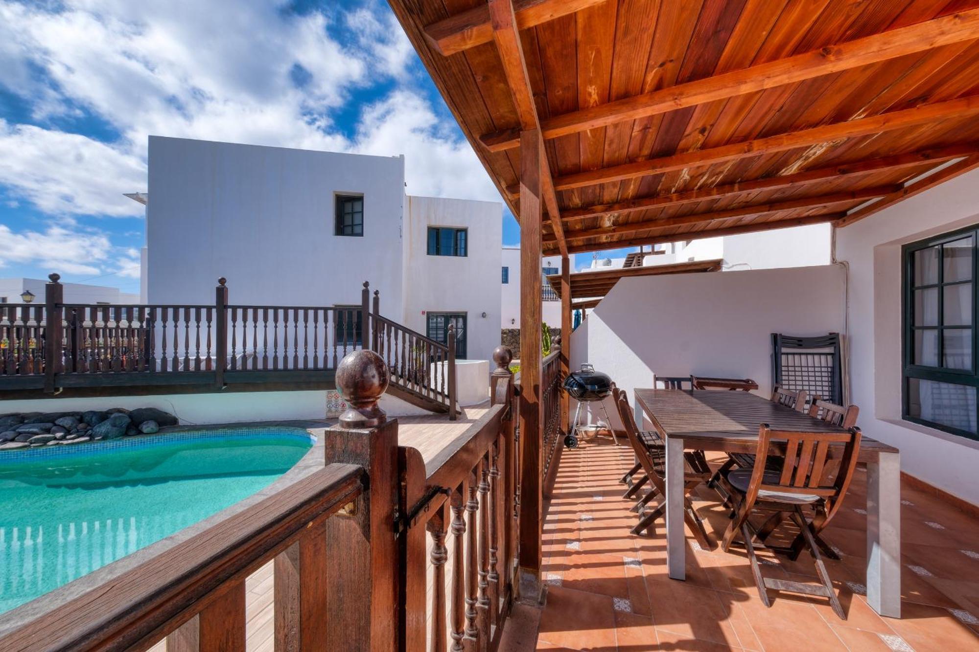 Casa Hibiscus - Shared Pool - Close To Seafront Promenade Punta Mujeres Exterior photo